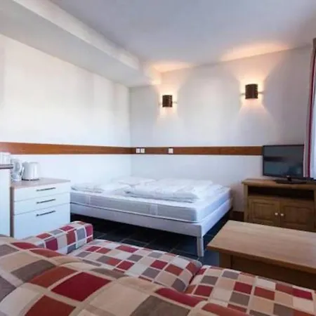 Les Aiguilles De Warens Apartahotel Combloux